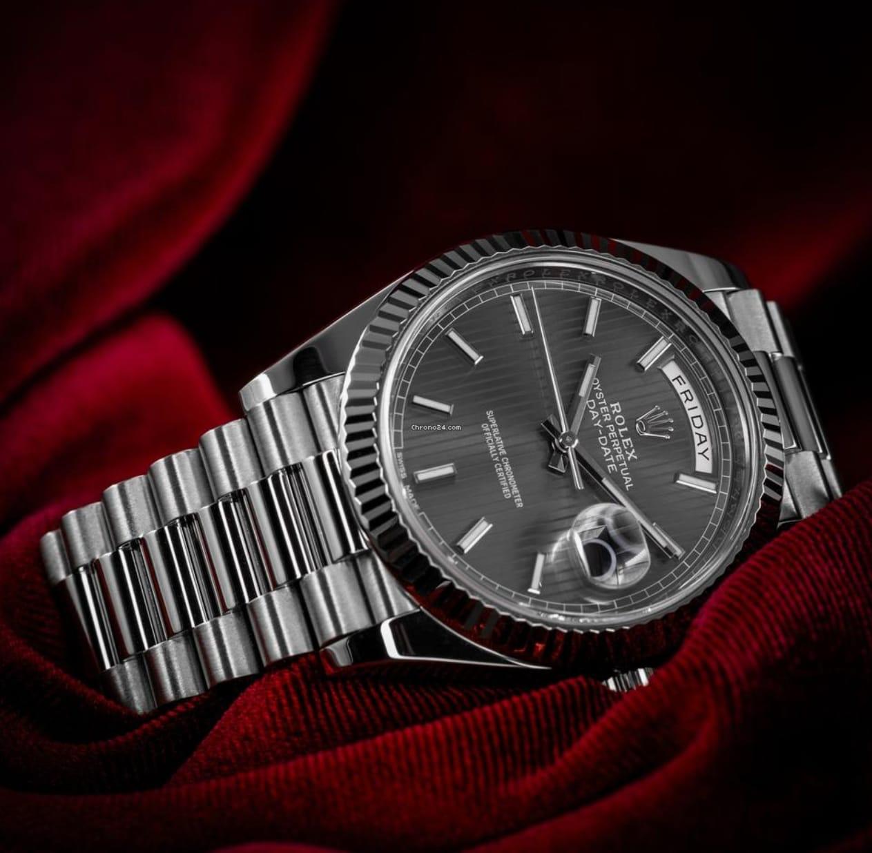 Role_x  day date silver grey